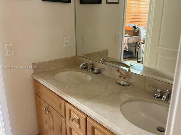 8100 SW 179th St, Palmetto Bay FL 33157