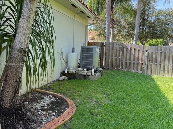 8100 SW 179th St, Palmetto Bay FL 33157