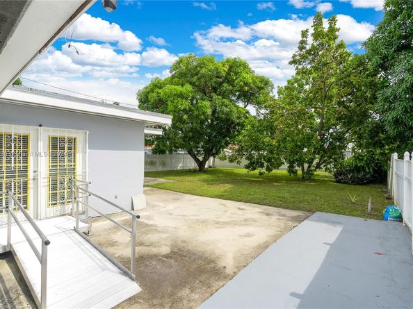 821 NW 40th Ave, Miami FL 33126