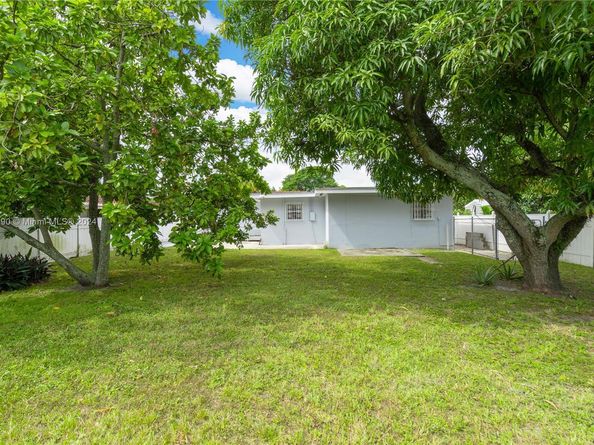 821 NW 40th Ave, Miami FL 33126