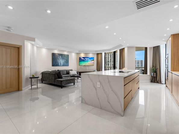 20191 E Country Club Dr 1603, Aventura FL 33180