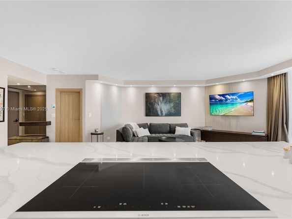 20191 E Country Club Dr 1603, Aventura FL 33180