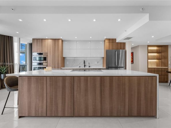 20191 E Country Club Dr 1603, Aventura FL 33180