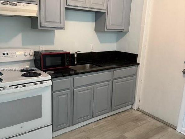 817 Grant St, West Palm Beach FL 33407