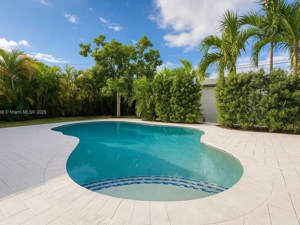 1399 NE 38th St, Oakland Park FL 33334