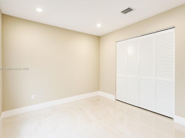 1399 NE 38th St, Oakland Park FL 33334