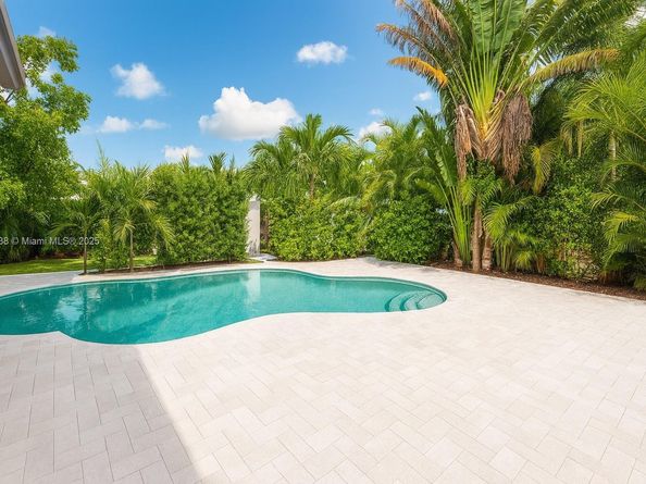 1399 NE 38th St, Oakland Park FL 33334