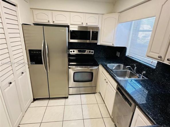 2319 Jackson St 6, Hollywood FL 33020