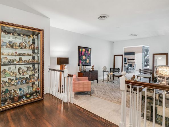 259 E Shore Dr, Miami FL 33133