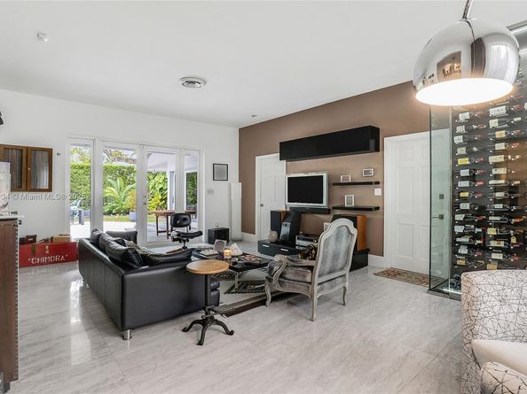 259 E Shore Dr, Miami FL 33133