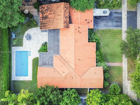 259 E Shore Dr, Miami FL 33133