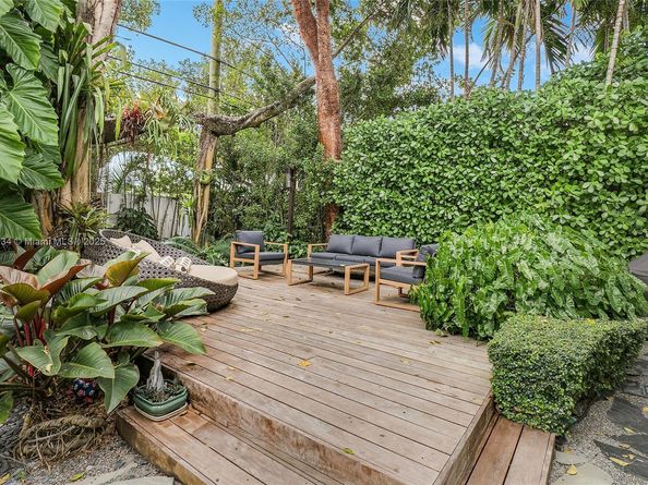 259 E Shore Dr, Miami FL 33133