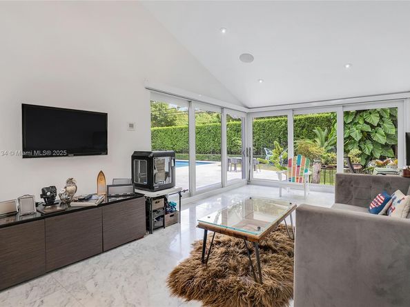 259 E Shore Dr, Miami FL 33133