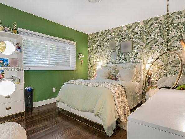 259 E Shore Dr, Miami FL 33133