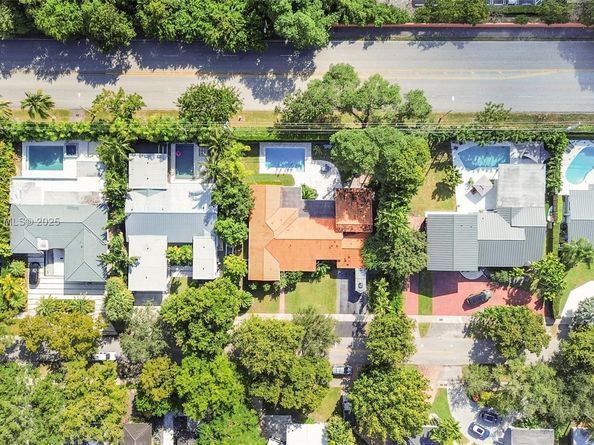 259 E Shore Dr, Miami FL 33133