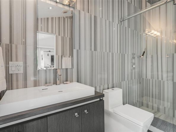 259 E Shore Dr, Miami FL 33133