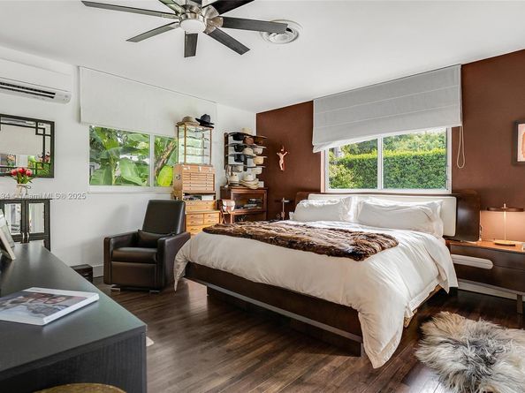 259 E Shore Dr, Miami FL 33133