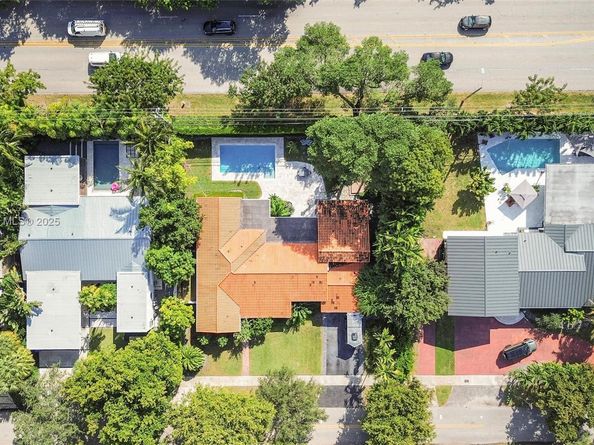 259 E Shore Dr, Miami FL 33133