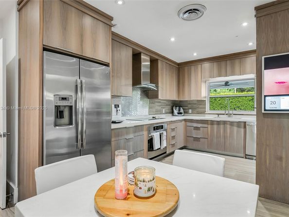 259 E Shore Dr, Miami FL 33133