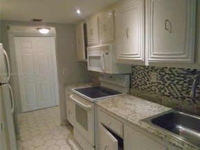 7051 Environ Bl 136, Lauderhill FL 33319