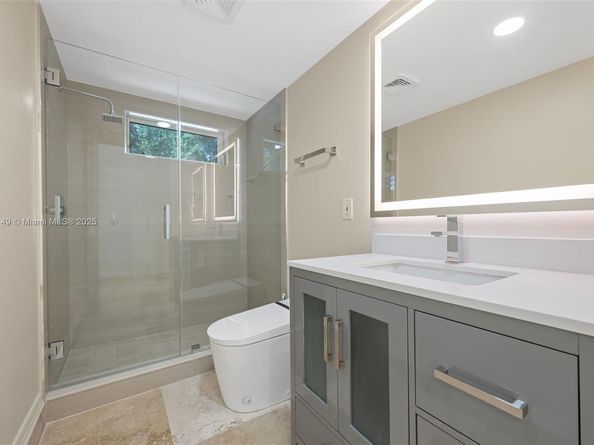 2561 Lucille Dr, Fort Lauderdale FL 33316