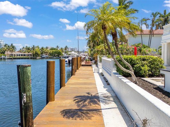 2561 Lucille Dr, Fort Lauderdale FL 33316