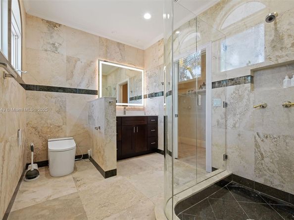 2561 Lucille Dr, Fort Lauderdale FL 33316