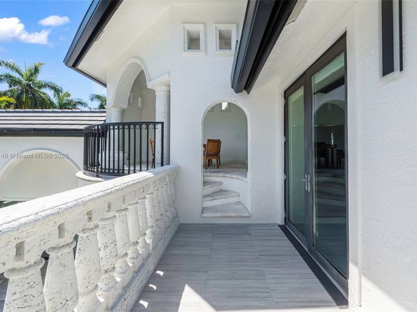 2561 Lucille Dr, Fort Lauderdale FL 33316