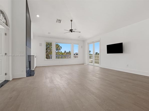 2561 Lucille Dr, Fort Lauderdale FL 33316