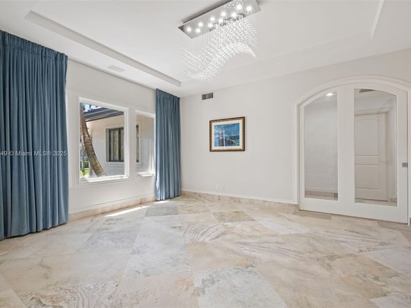 2561 Lucille Dr, Fort Lauderdale FL 33316