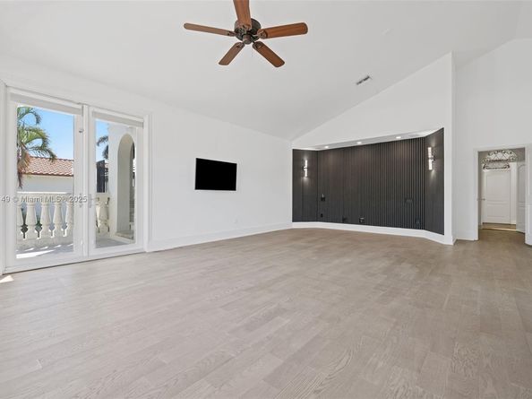 2561 Lucille Dr, Fort Lauderdale FL 33316