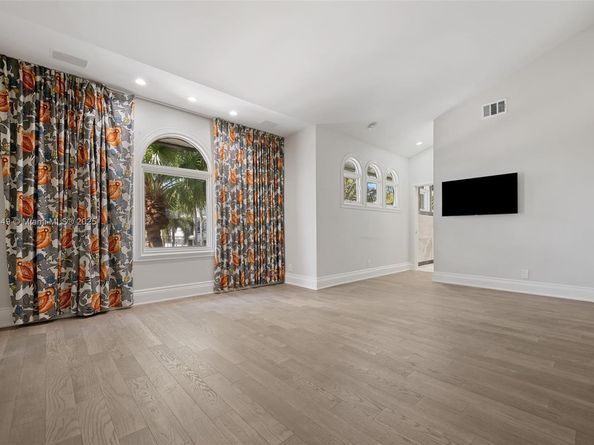 2561 Lucille Dr, Fort Lauderdale FL 33316