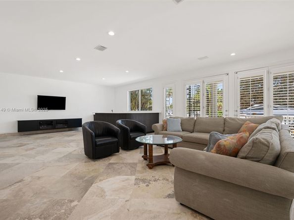 2561 Lucille Dr, Fort Lauderdale FL 33316