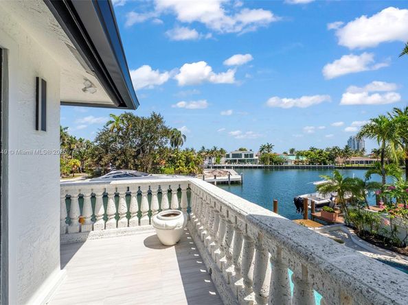2561 Lucille Dr, Fort Lauderdale FL 33316