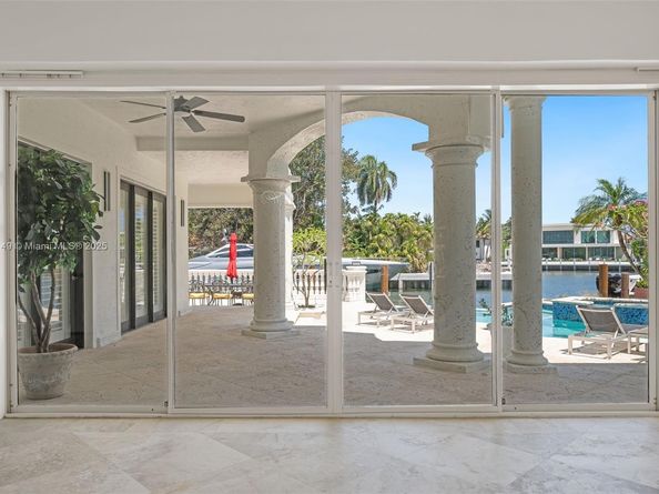 2561 Lucille Dr, Fort Lauderdale FL 33316