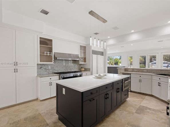 2561 Lucille Dr, Fort Lauderdale FL 33316