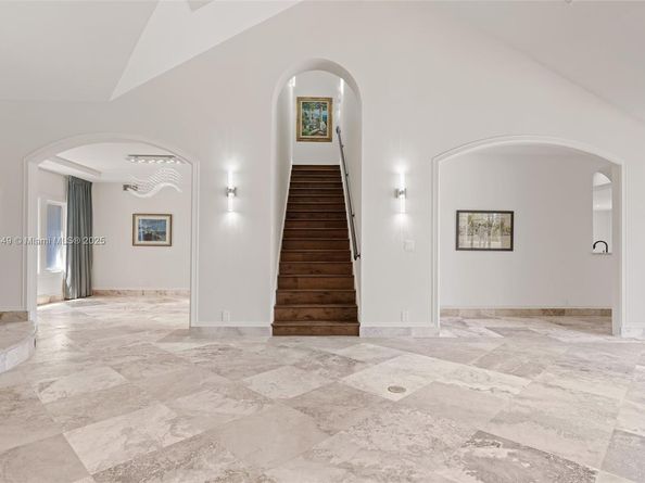 2561 Lucille Dr, Fort Lauderdale FL 33316