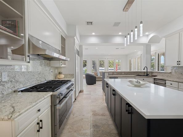2561 Lucille Dr, Fort Lauderdale FL 33316
