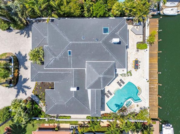 2561 Lucille Dr, Fort Lauderdale FL 33316