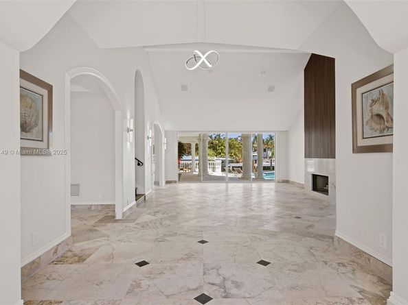 2561 Lucille Dr, Fort Lauderdale FL 33316