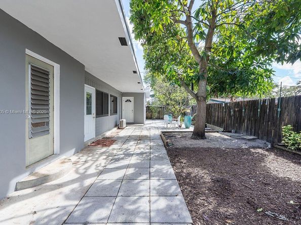 2381 SW 34th Ave, Fort Lauderdale FL 33312