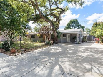 2381 SW 34th Ave