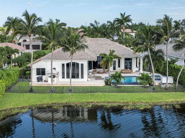 770 Leigh Palm Ave, Plantation FL 33324