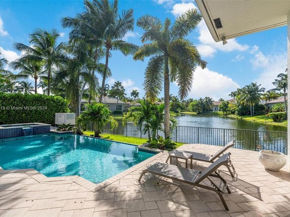 770 Leigh Palm Ave, Plantation FL 33324