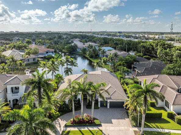 770 Leigh Palm Ave, Plantation FL 33324