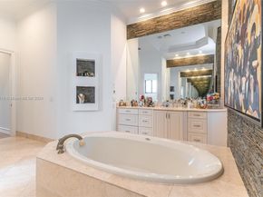 770 Leigh Palm Ave, Plantation FL 33324