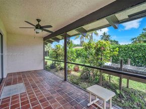 8221 Pine Dr 61, Tamarac FL 33321