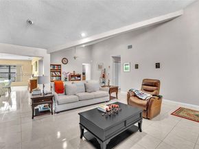 8221 Pine Dr 61, Tamarac FL 33321