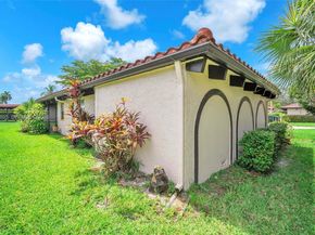 8221 Pine Dr 61, Tamarac FL 33321