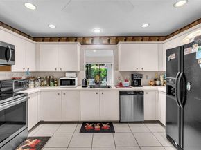 8221 Pine Dr 61, Tamarac FL 33321